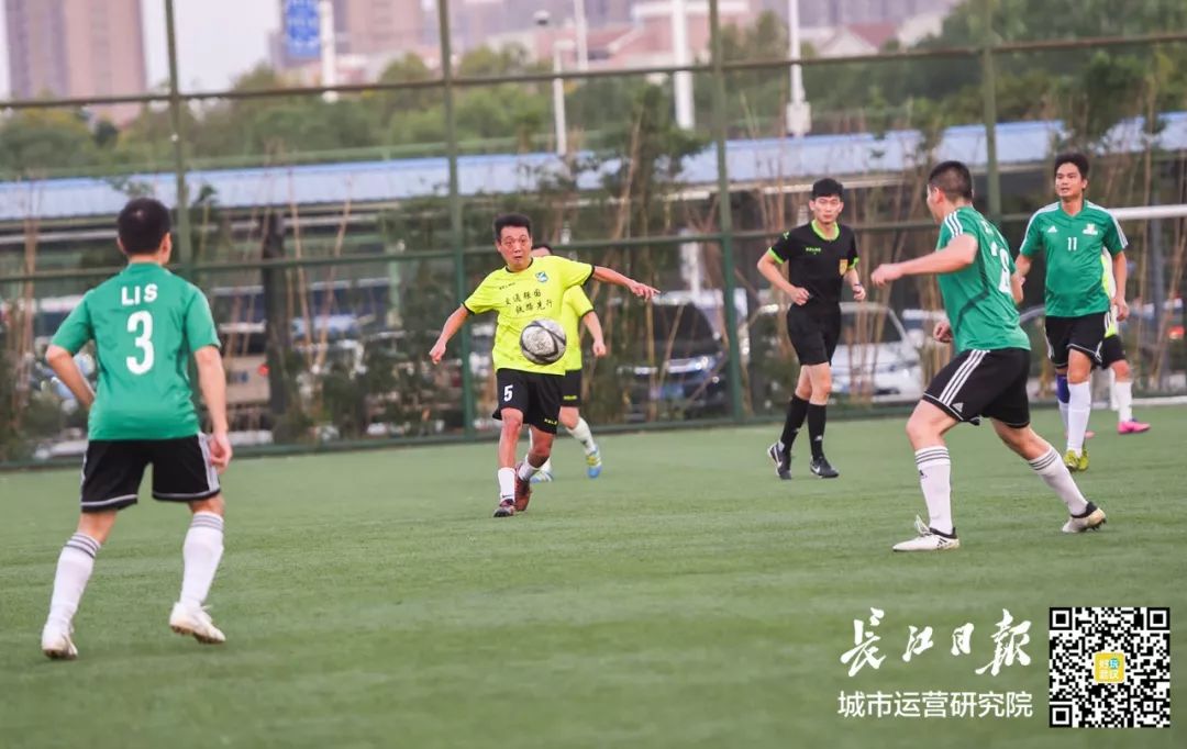 业余足球队点球大战,男子七人足球锦标赛进入点球大战