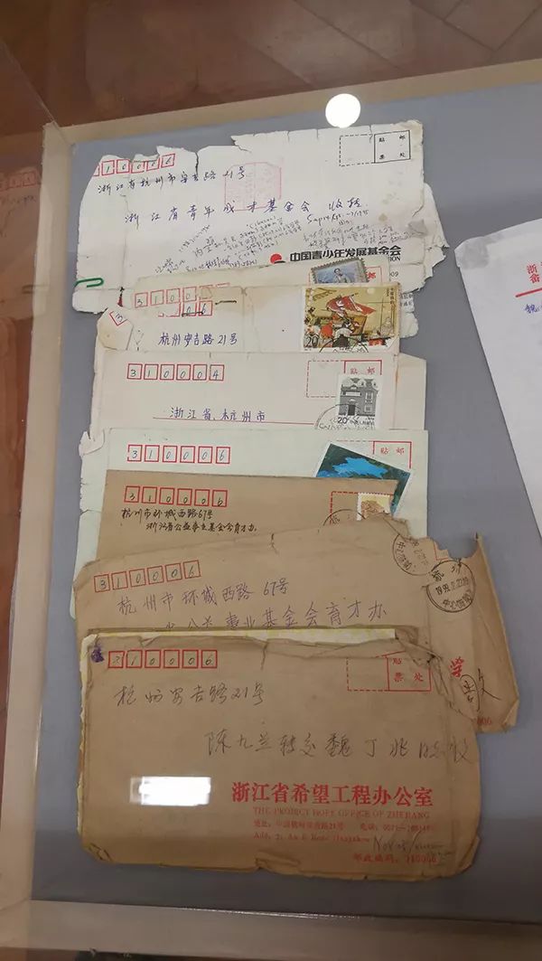 一个很高调的人突然变得很低调,低调的人低调到什么程度