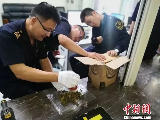 大鱼油软胶囊功效与作用,关于吃保健品危害的案例