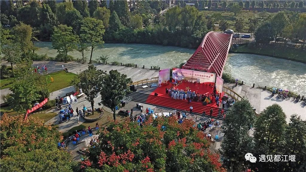 五星红旗同框感受,跟五星红旗合影感想