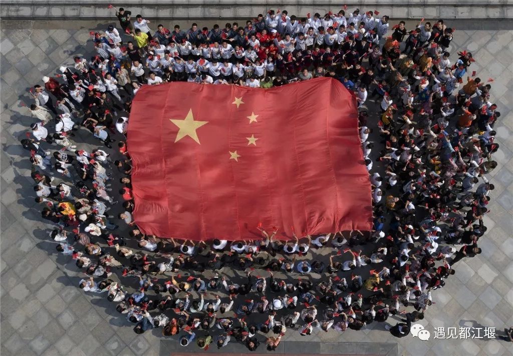 五星红旗同框感受,跟五星红旗合影感想