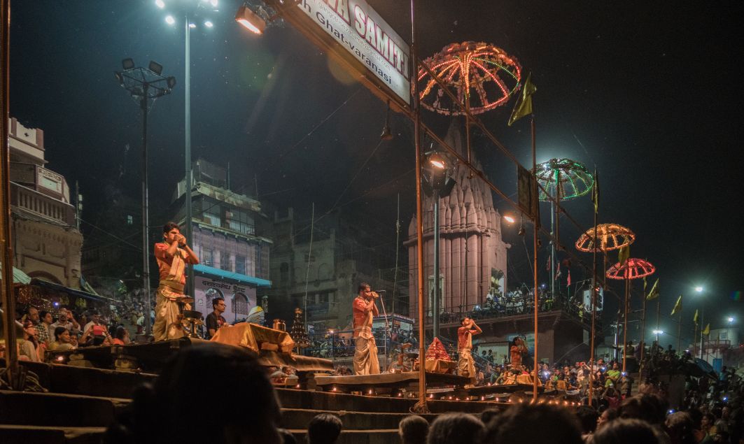 印度人真的挂在火车上吗？