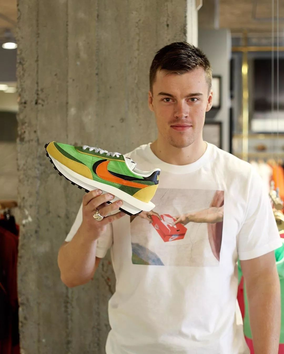 回收jordan球鞋,拒绝收鞋的店员