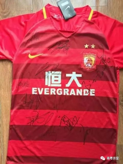 羊城飘逸着最傲娇的色彩——中国红，要的就是这个味儿