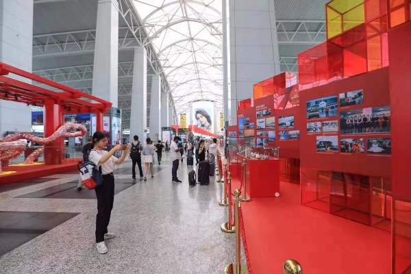 白云机场进出港航班动态,广州白云机场至重庆机票价格