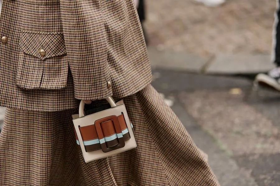 只能塞得下硬币的包、寿司大小的鞋……欢迎来到小人国