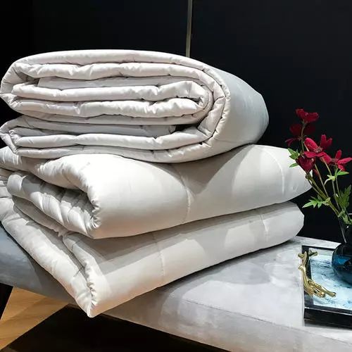 羽绒被羊毛被蚕丝被棉被哪一种好,羽绒被蚕丝被羊毛被棉被哪个更好