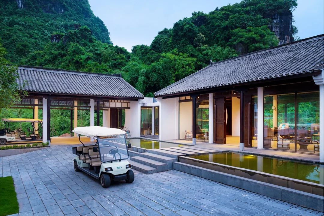 国庆在阳朔度过了不输巴厘岛的假期，全因这家藏在秘境山水里的宝藏酒店