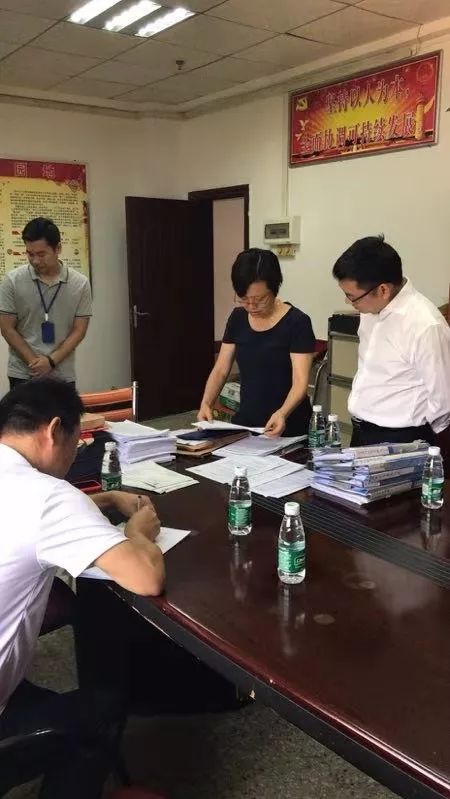 假日中一道靓丽的风景,假日里那个忙碌的身影