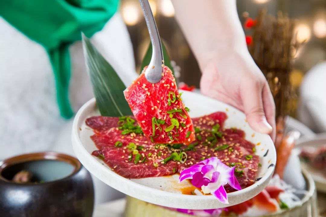 超级网红日料店终于在成都开业了,最便宜的3折店铺套装