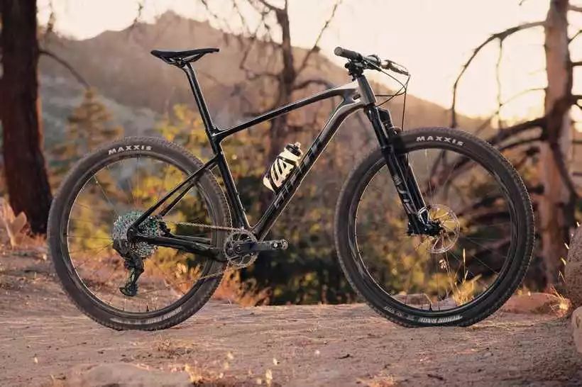 捷安特2022入门硬尾山地车,捷安特xtc800和崔克马林6选哪个