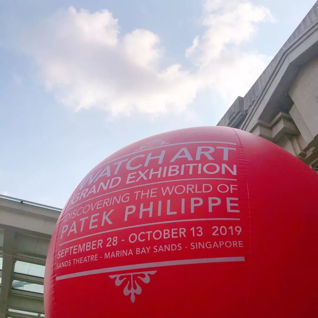 他一出现，所有爱表的人都屏住了呼吸