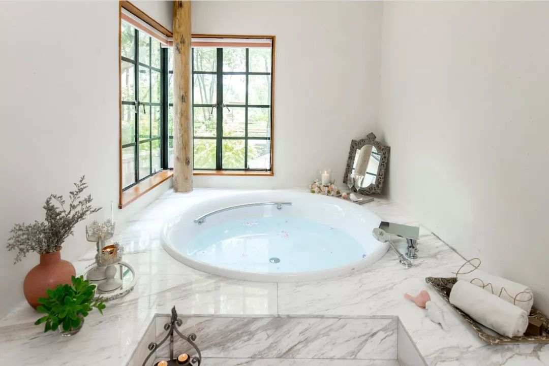 耗时3年的花间堂创始人新作，以船代步揭开杭城小众一面