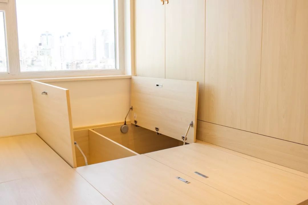 客厅没窗户没有阳光,客厅没有窗户一点采光都没有