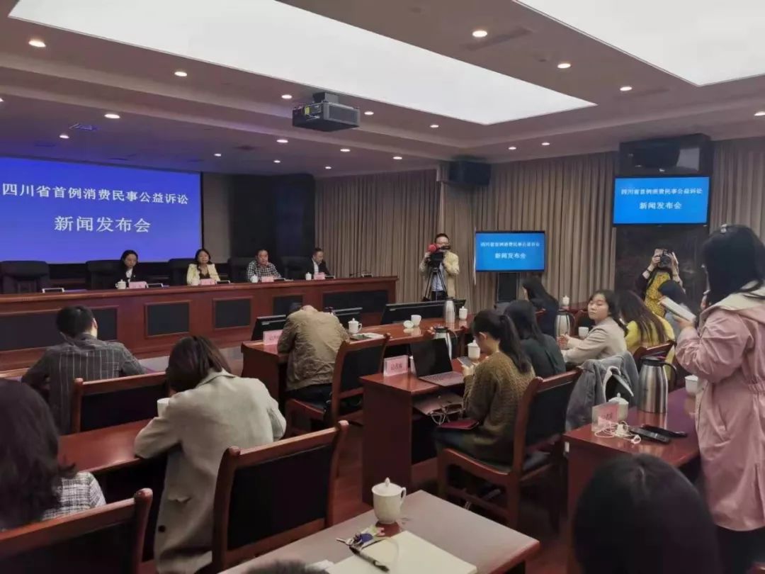 安德玛和阿迪耐克,阿迪耐克和安德玛