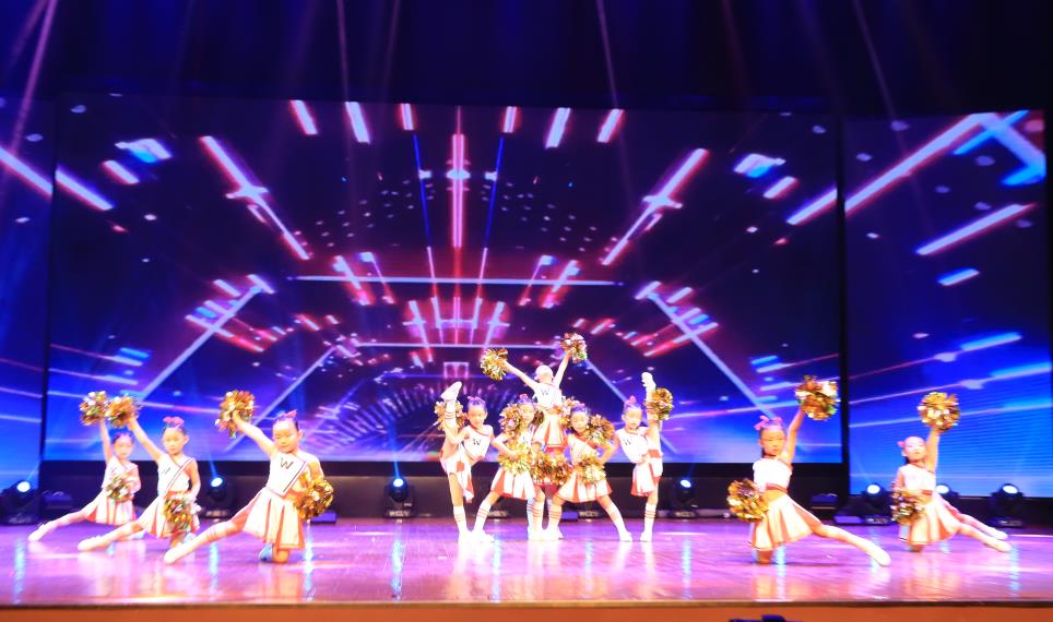 璺冲姩鍏ㄥ煄灏戝効鑸炶箞姣旇禌鐜板満,鑱婂煄骞挎挱浣撴搷澶ц禌