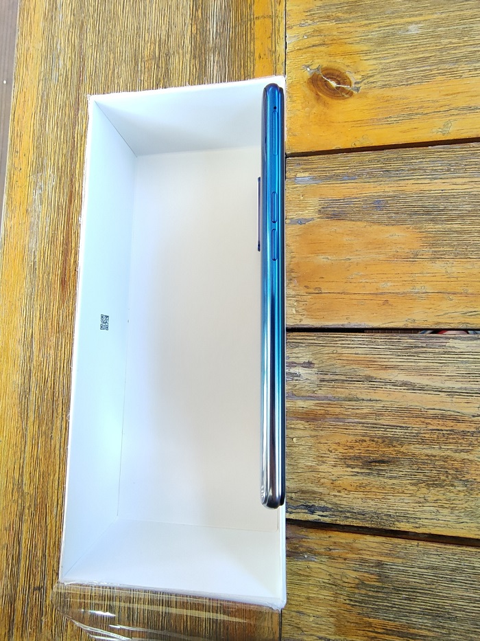 OPPOK5开箱上手:6400万超清四摄+30W闪充赛博金属意外好看