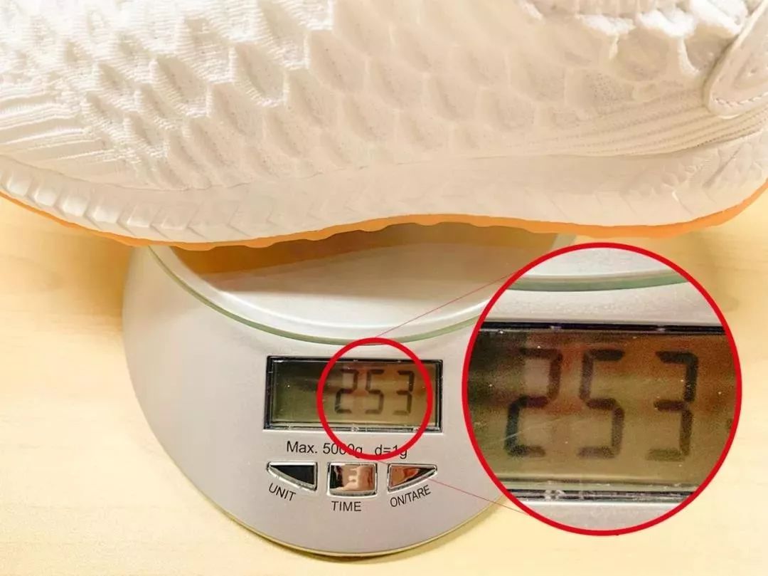 这双运动鞋竟然防水！暴雨大雪都不湿，还巨暖和