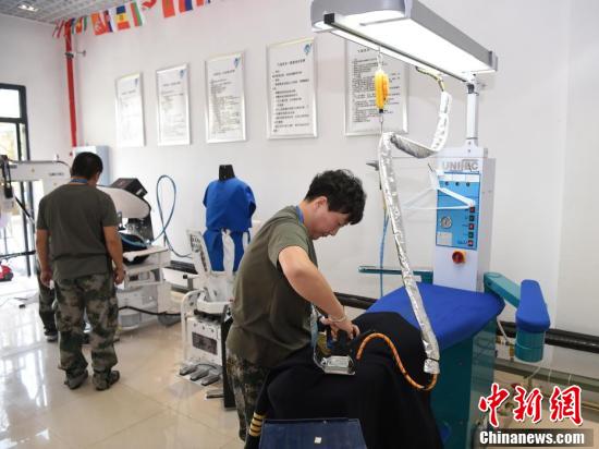 探访军运村洗涤服务保障组的军哥军嫂们