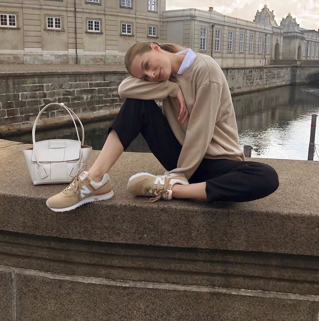 秋冬百搭女士运动鞋,今年最流行的冬天运动鞋百搭