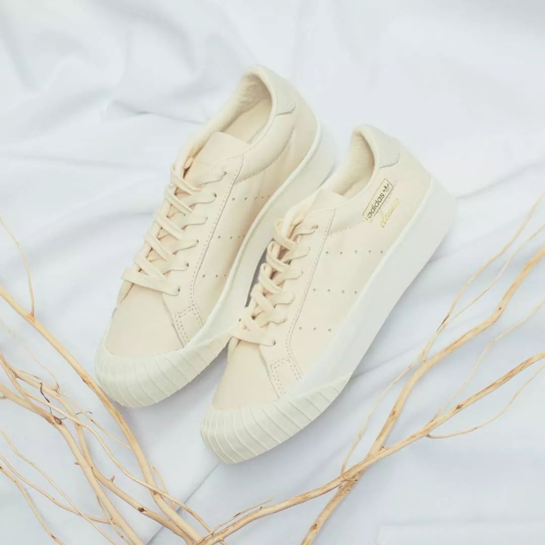 秋冬百搭女士运动鞋,今年最流行的冬天运动鞋百搭