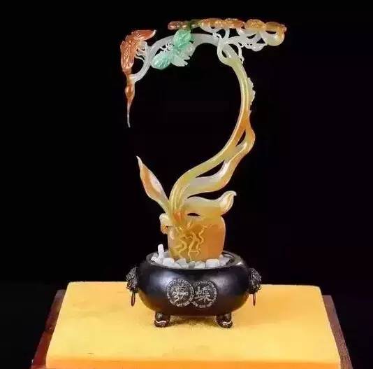 美玉“开花”,艳而不俗