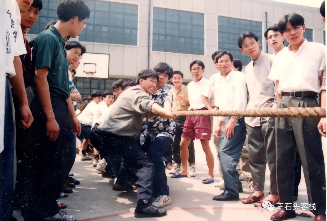 华政,往事并不如烟