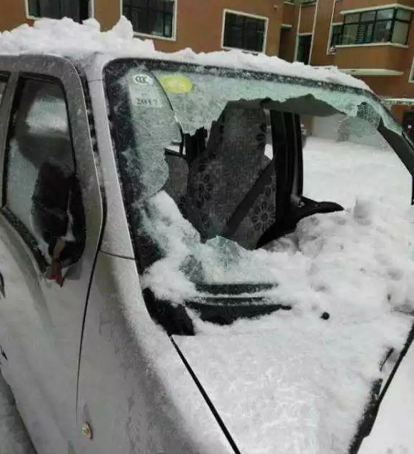 车被雪砸了该怎么办,车子被雪砸了用什么险