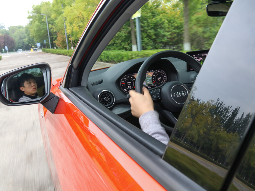 买q2l还是gla,q2和奔驰gla买哪款车好