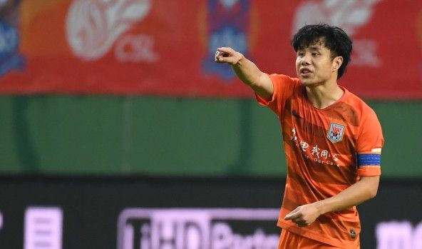 中超现场直播山东鲁能对上海申花,送上门的花不摘多可惜