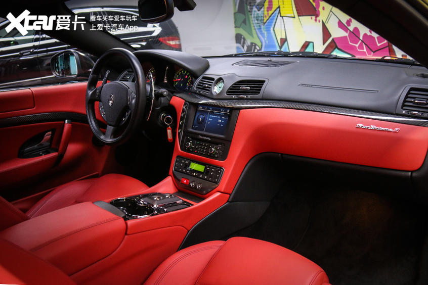 有钱人都买什么物件,现在年轻人能买哪些二手车