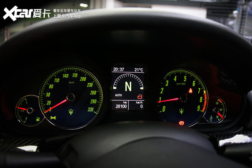 有钱人都买什么物件,现在年轻人能买哪些二手车