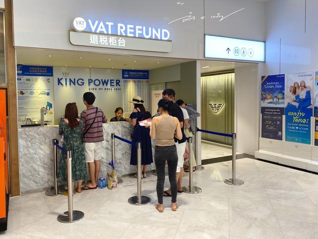 泰国曼谷市区最大的免税店，商品全、价格低，每天被中国游客挤爆