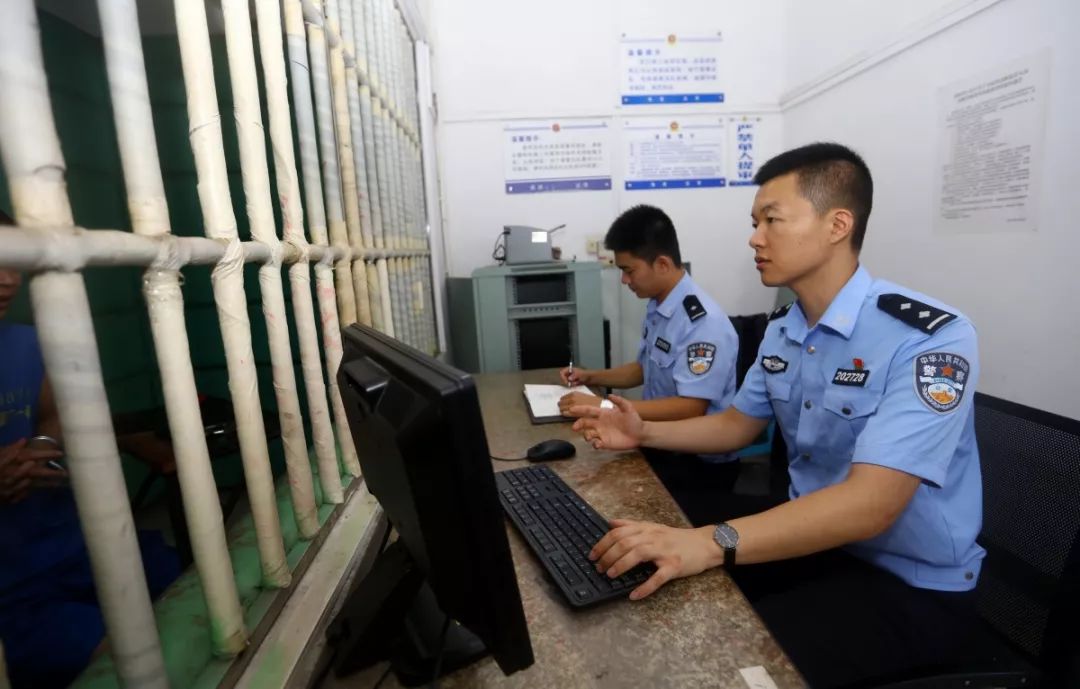 硬气！民警回击“黑社会”威胁：如果怕，我就当不了扫黑刑警