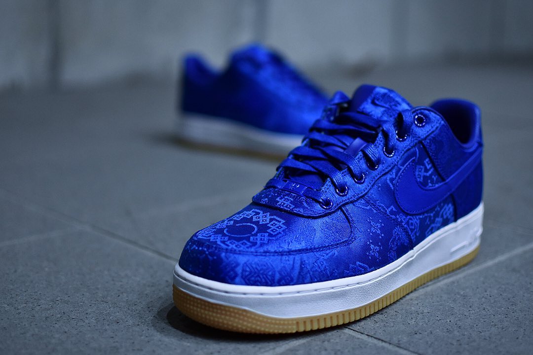 倒钩、OW北卡AJ1市场价暴跌！跟风冲这些鞋的人都后悔了