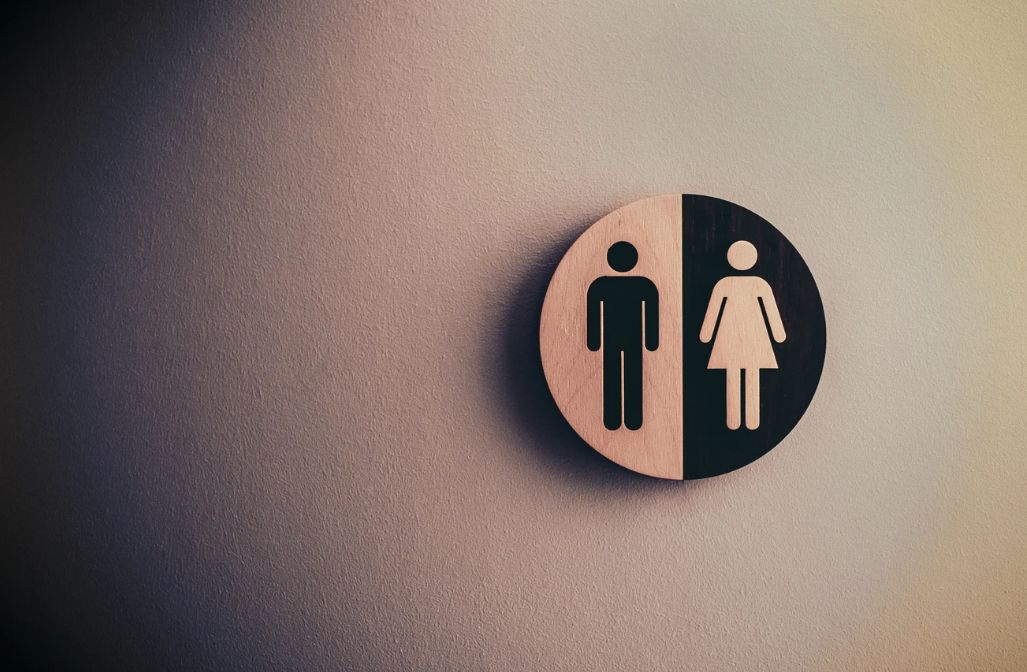 长时间在厕所蹲着有什么影响,厕所蹲太久会造成什么后果