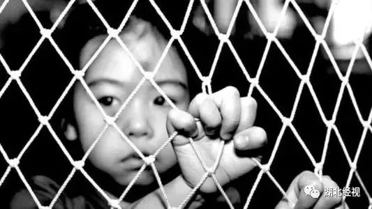 眼球被挖的人后续,眼球被挖了一个洞还能恢复吗