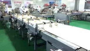 一年卖掉2亿个的手撕包为啥这么好吃？这家工厂揭秘了长线面包的选品秘籍