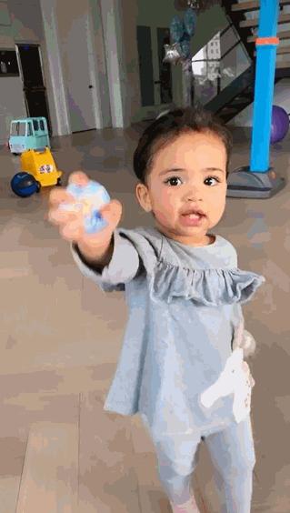 甜蜜美满！霍弗德妻子晒儿女幸福生活动态：妈妈的宝贝