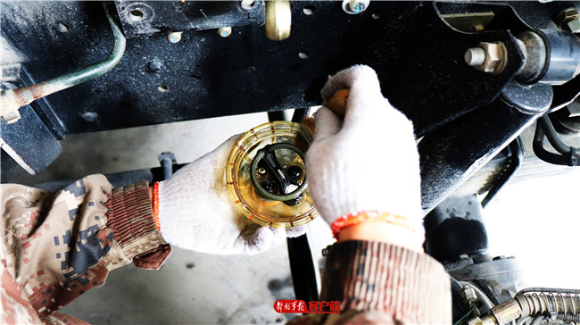 寒潮天气全副武装,强大寒潮来袭他们严阵以待