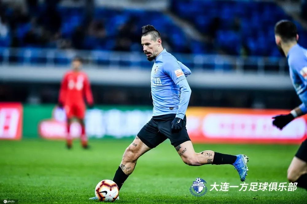 「蓝·战报」小将周潇攻入个人中超首球大连一方客场1-5天津天海