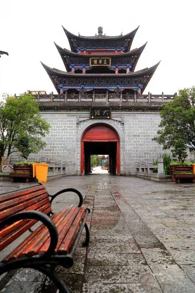 泸沽湖虎跳峡香格里拉怎么坐车,丽江香格里拉泸沽湖虎跳峡