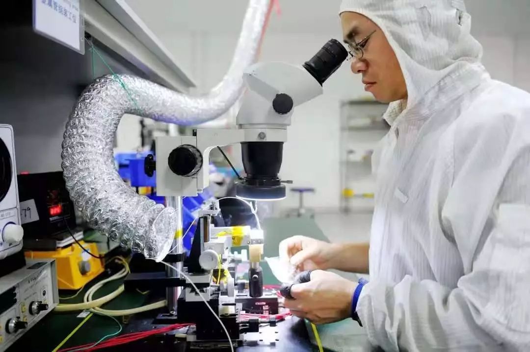 硬核举措推动服务业回暖复苏,激活中国经济新动能的三个着力点