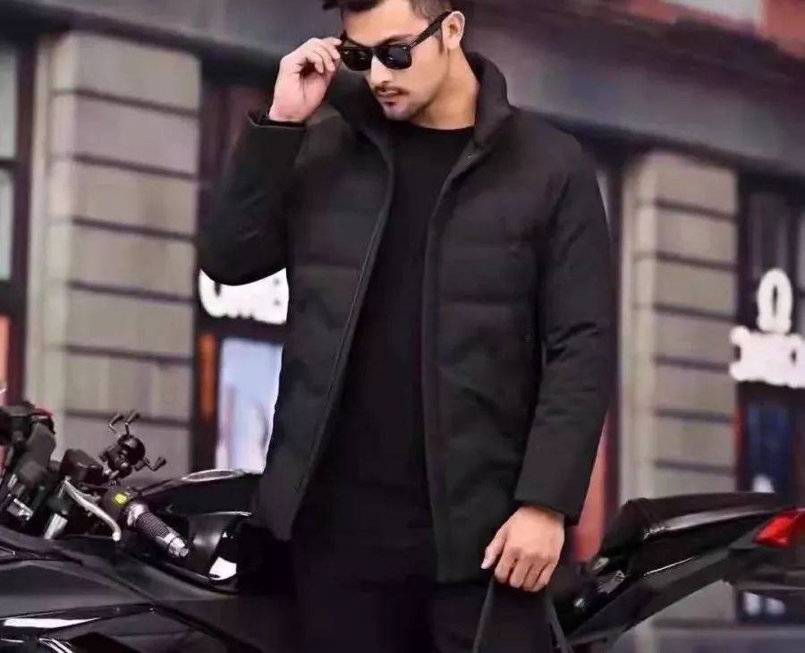 紧急通知:佛山顺德超大型羊绒大衣厂家仓库搬迁,全场50元—299元/件封顶,清仓大甩卖,限时抢购,12月7号开仓