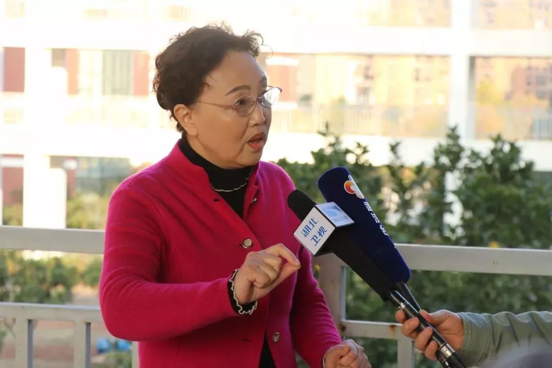 厉害了！16所英国名校大学校长齐聚武汉这所高中，与师生共话创意教育