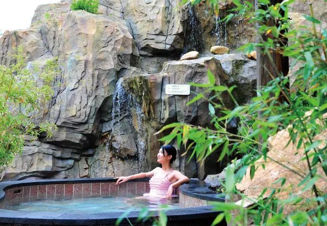 哪里泡天然温泉,泡个不一样的天然温泉