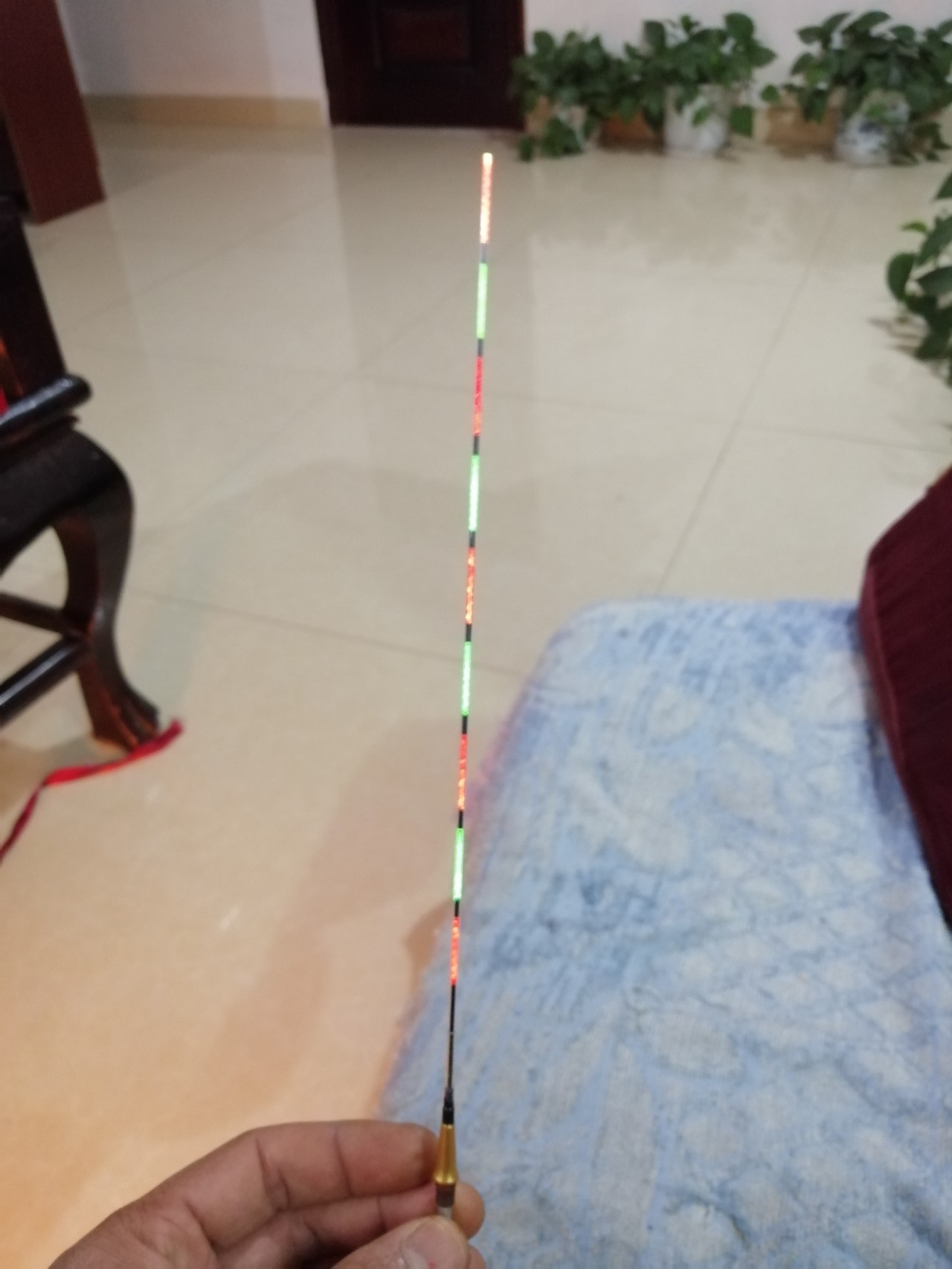 手工芦苇漂制作工具,手工制作的野钓电子漂怎么做