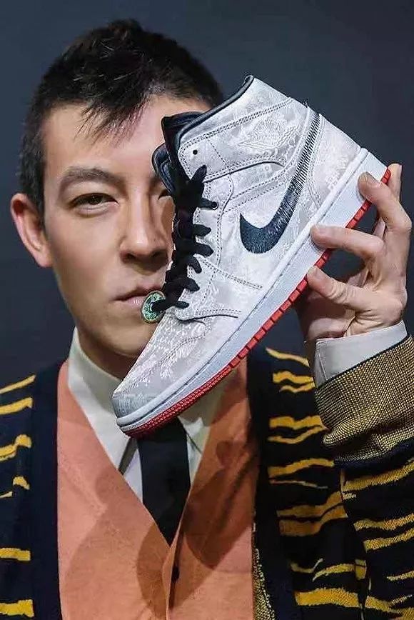 倪妮泳装“湿身”撩人;陈冠希“炒鞋”引群架;无印良品搞装修