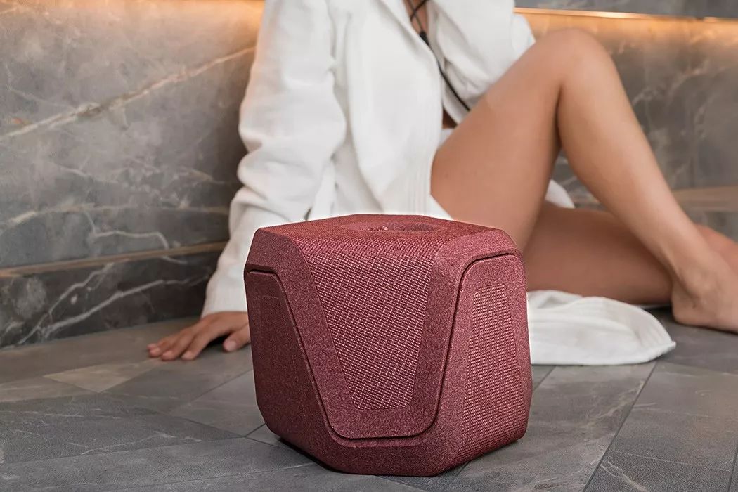 倪妮泳装“湿身”撩人;陈冠希“炒鞋”引群架;无印良品搞装修