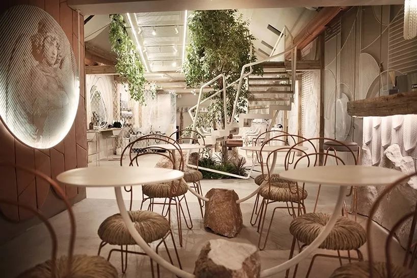 倪妮泳装“湿身”撩人;陈冠希“炒鞋”引群架;无印良品搞装修